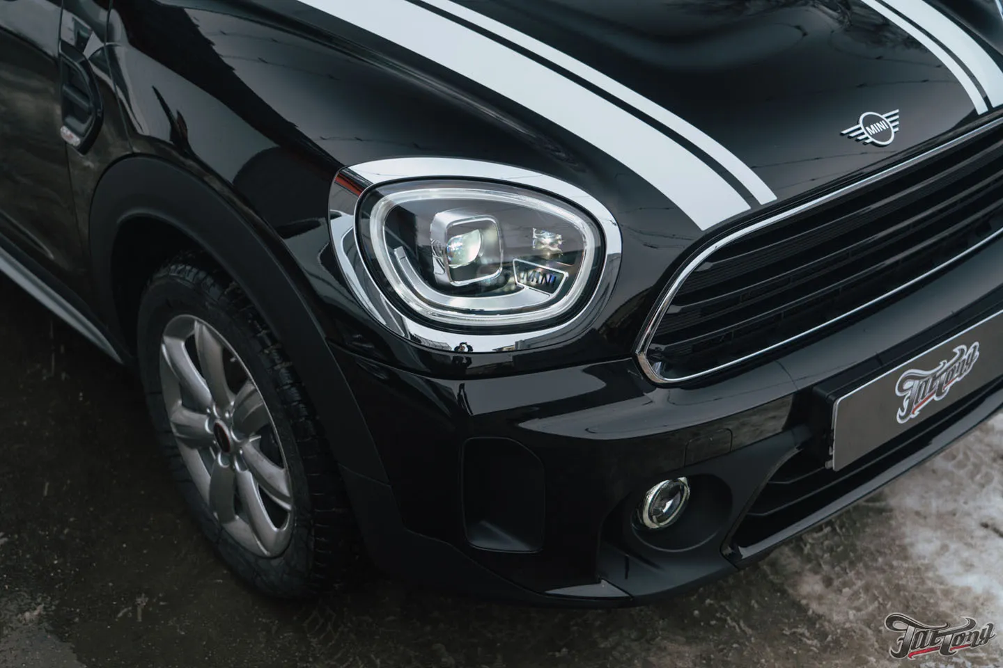 Оклейка Mini Countryman глянцевым полиуретаном